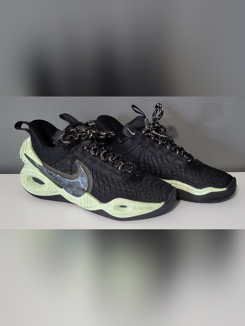 NWOT Men's Nike Cosmic Green Glow Basketball Shoes (Size 5)